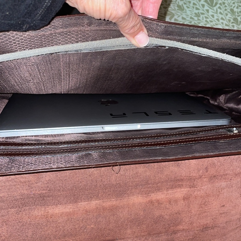 Nikolai Piquadro Burgundy leather briefcase - Picture 11 of 12